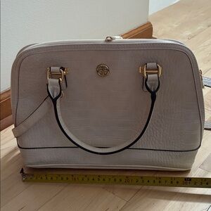 Gianni Bernini bone embossed cross body purse